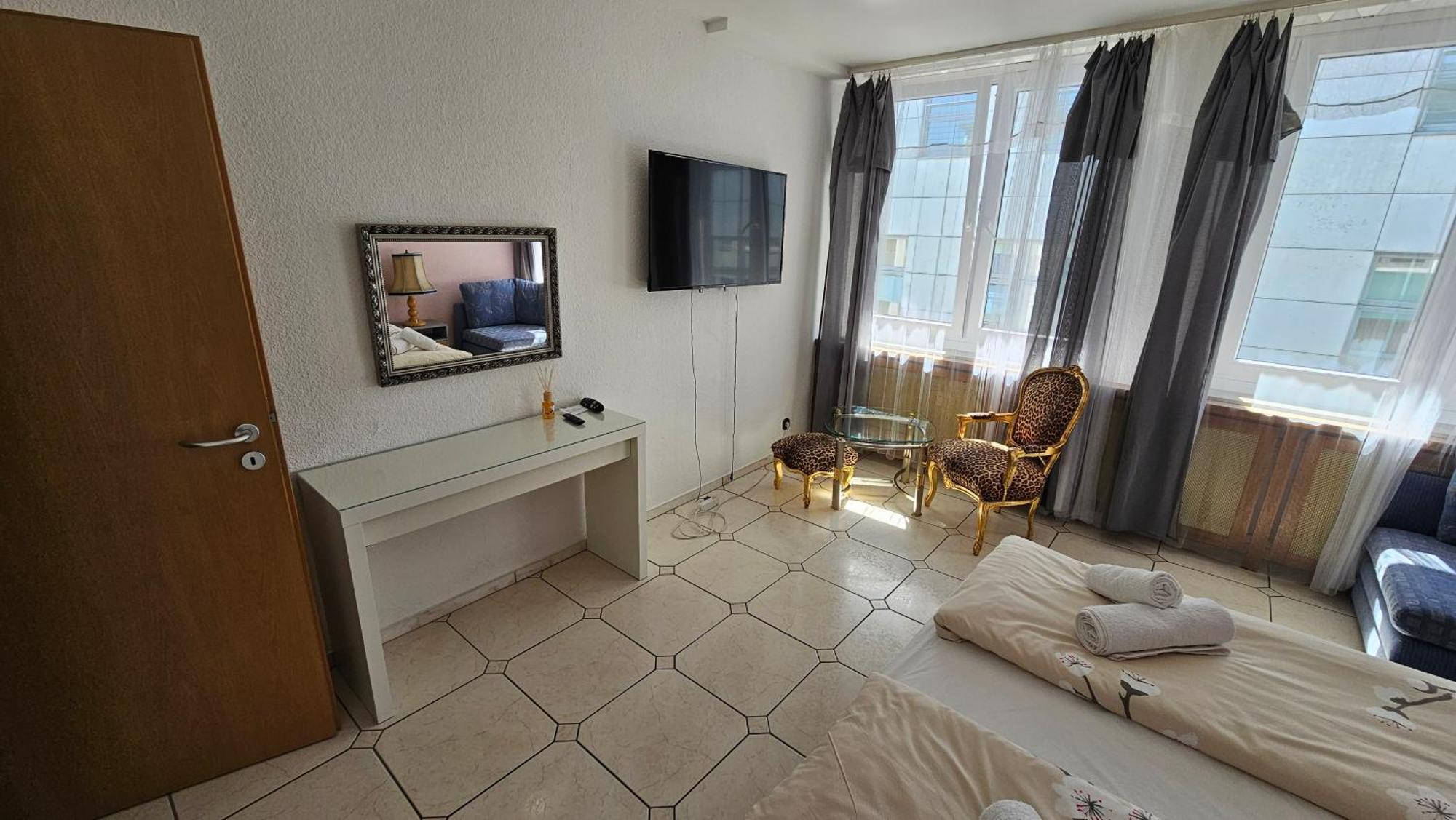 Charm - Bedroom & Kitchen Near The Main Station Hauptbahnhof Apartment *