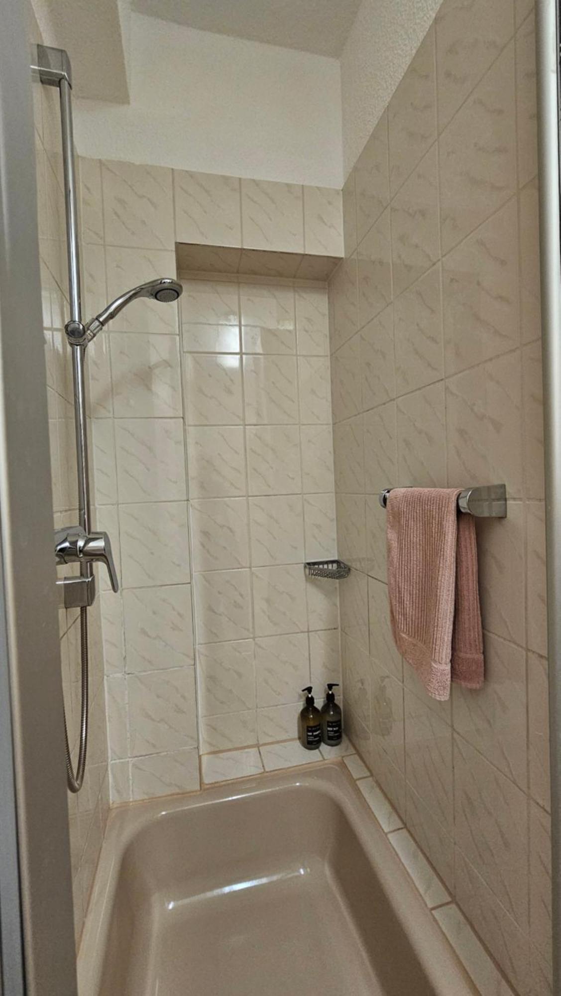 Charm - Bedroom & Kitchen Near The Main Station Hauptbahnhof Apartment