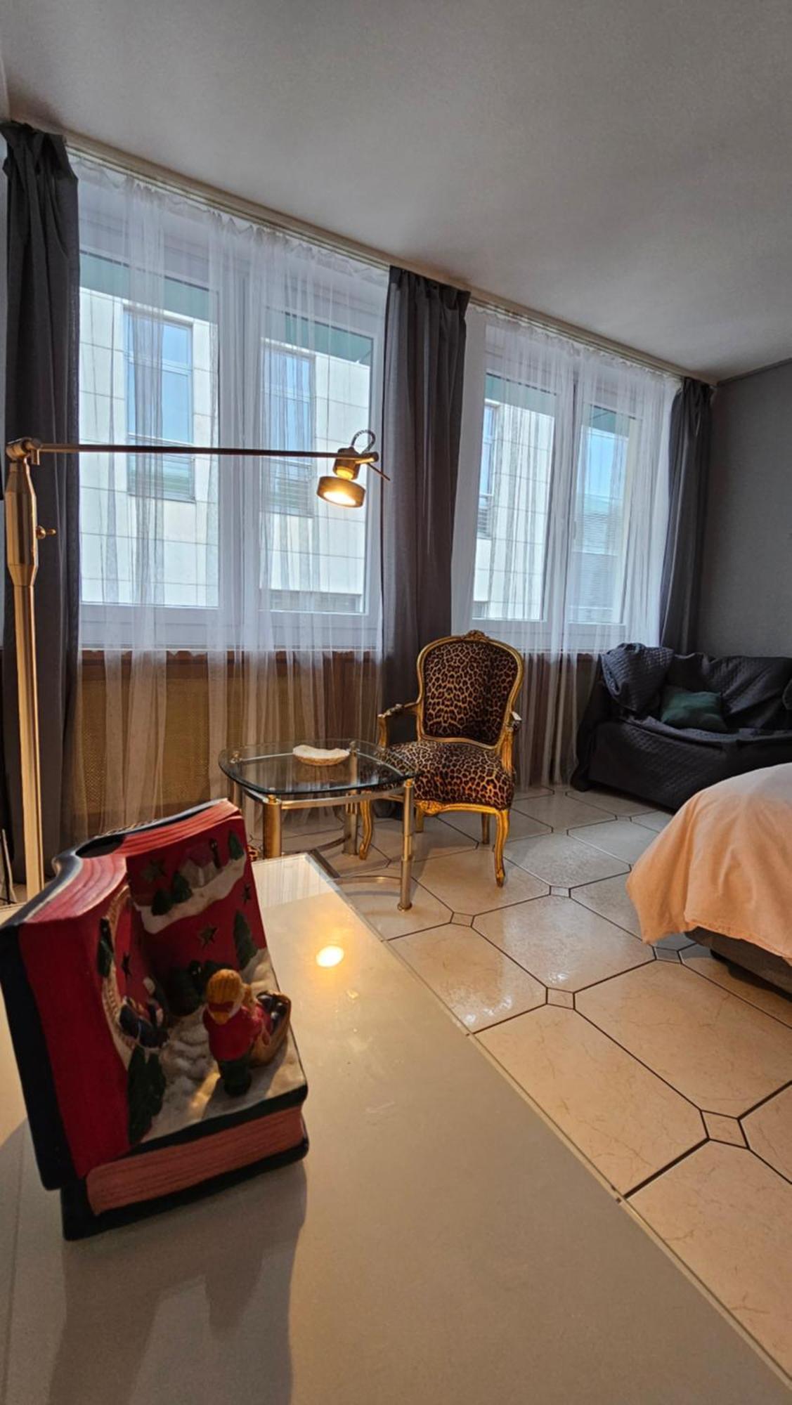 Charm - Bedroom & Kitchen Near The Main Station Hauptbahnhof Apartment
